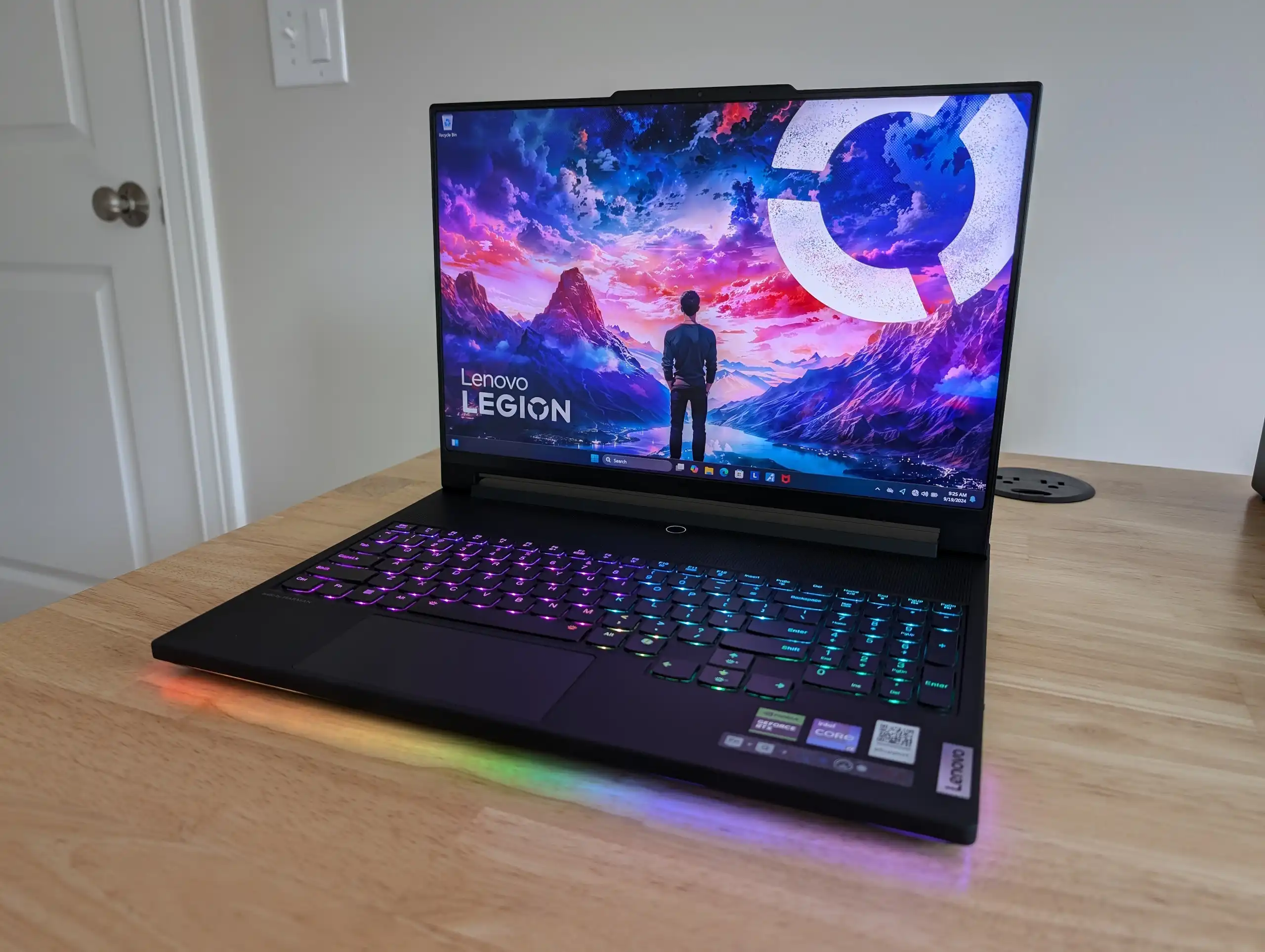 Lenovo Legion 9i open 1